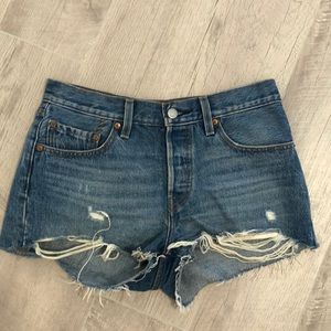LEVI DENIM SHORTS